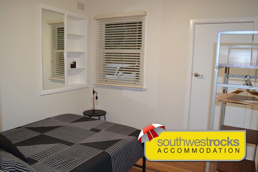 Beach House | lodging | 18 Bay St, Hat Head NSW 2440, Australia | 0265666116 OR +61 2 6566 6116