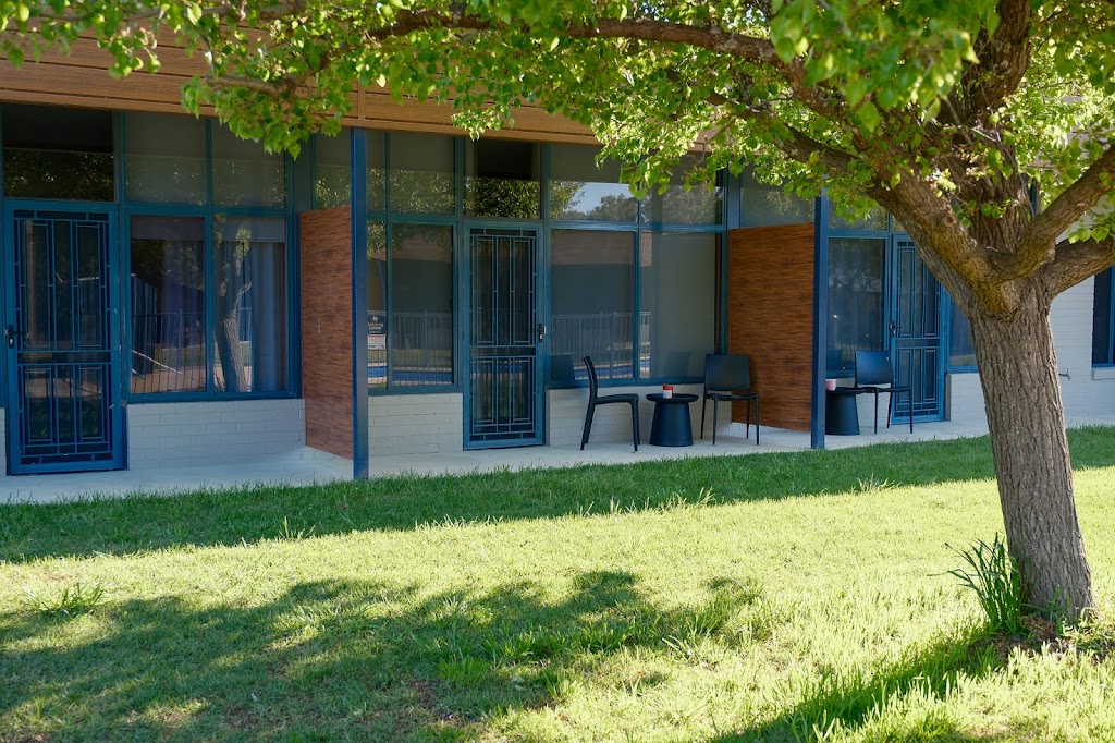 Holbrook Motel | 10 Sydney Rd, Holbrook NSW 2644, Australia | Phone: (02) 6036 6200
