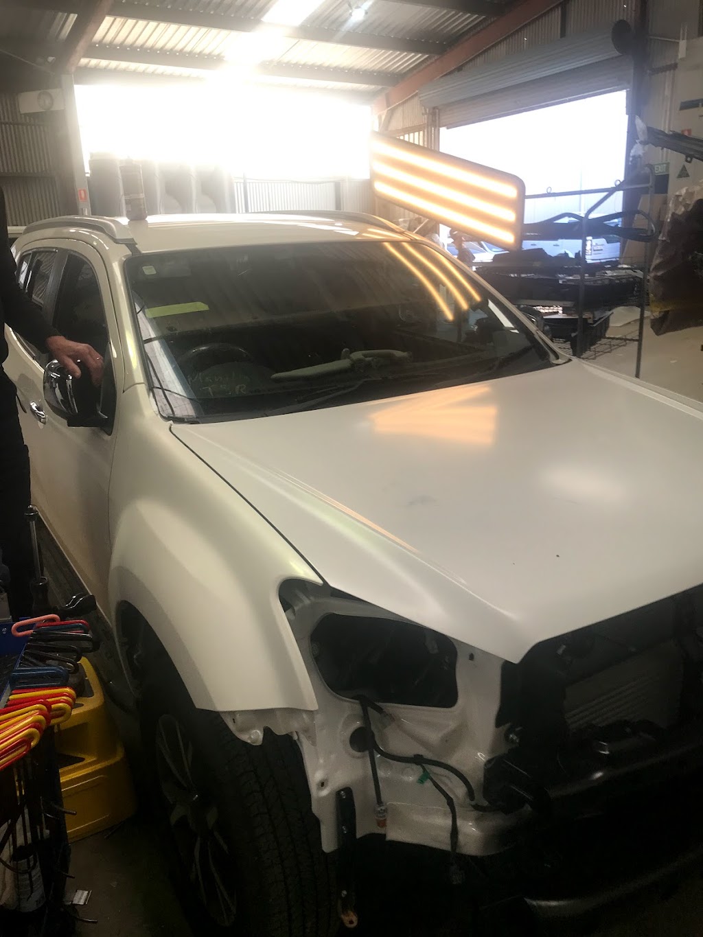 Deans windscreens | car repair | 42 Hill St, East Tamworth NSW 2340, Australia | 0428001211 OR +61 428 001 211