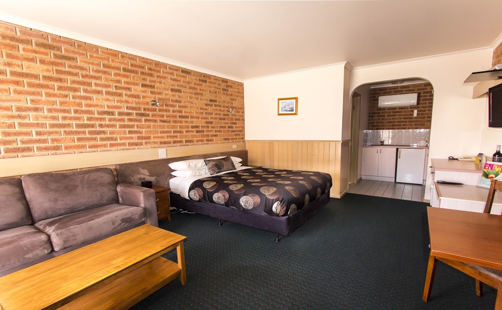 Colonial Motor Inn Bairnsdale (Golden Chain Motel) | lodging | 335 Main St, Bairnsdale VIC 3875, Australia | 0351521988 OR +61 3 5152 1988