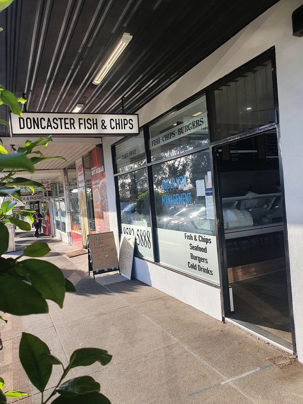 Doncaster Fish & Chips | meal takeaway | 5 Village Ave, Doncaster VIC 3108, Australia | 0385825888 OR +61 3 8582 5888