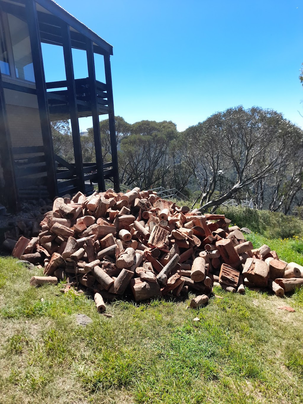 Alpine Firewood Supplies | 47 Station St, Porepunkah VIC 3740, Australia | Phone: (03) 5756 2686