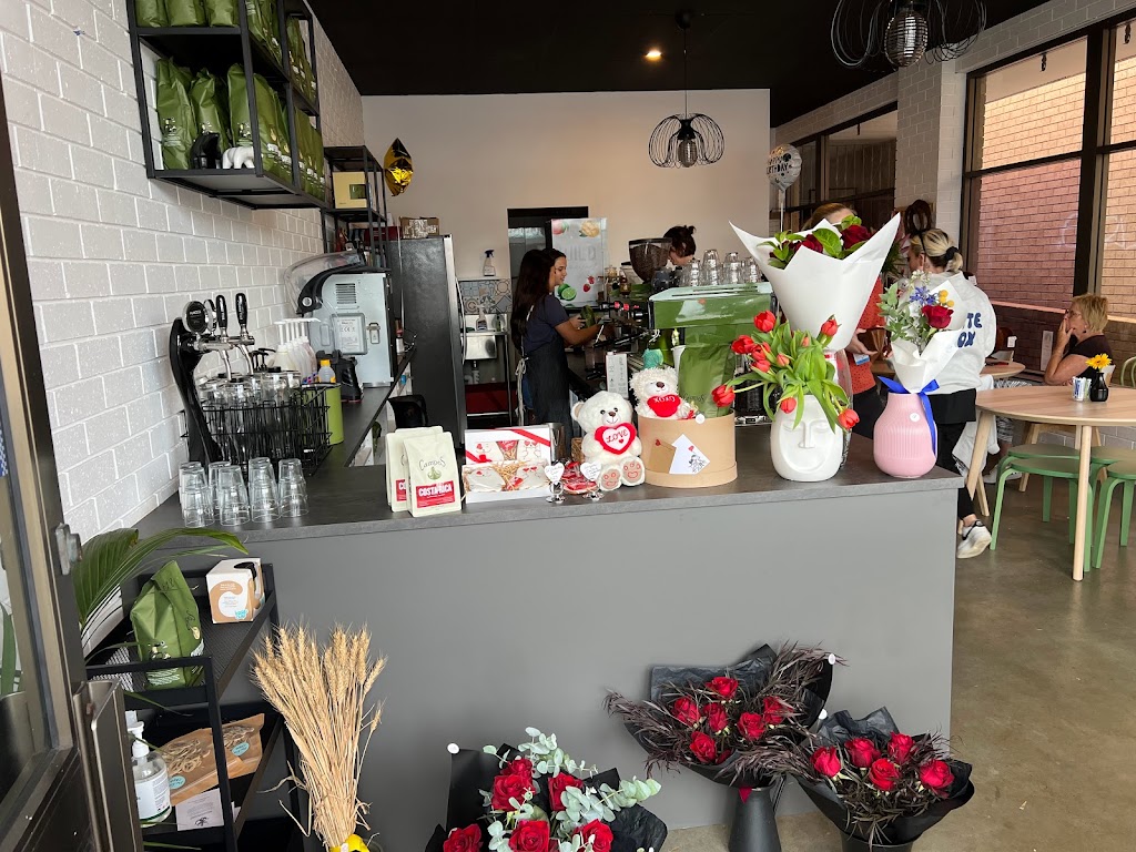 Mishka Flower Cafe | 89 Railway St, Corrimal NSW 2518, Australia | Phone: 0456 679 443