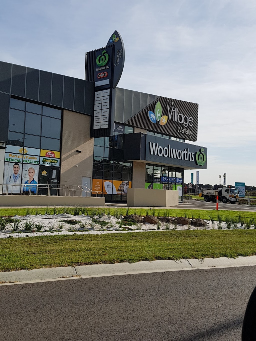 Woolworths Warralily | supermarket | 770 Barwon Heads Rd, Armstrong Creek VIC 3217, Australia | 0352649003 OR +61 3 5264 9003