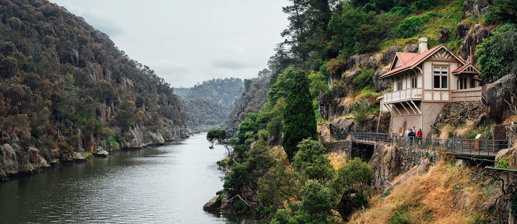 Oi Studios | Unit 2/4 Yamada Pl, Mornington TAS 7018, Australia | Phone: 0408 659 998