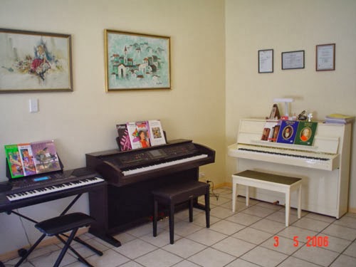Beenleigh Piano School | electronics store | 5 Trevina Cres, Mount Warren Park QLD 4207, Australia | 0732873625 OR +61 7 3287 3625