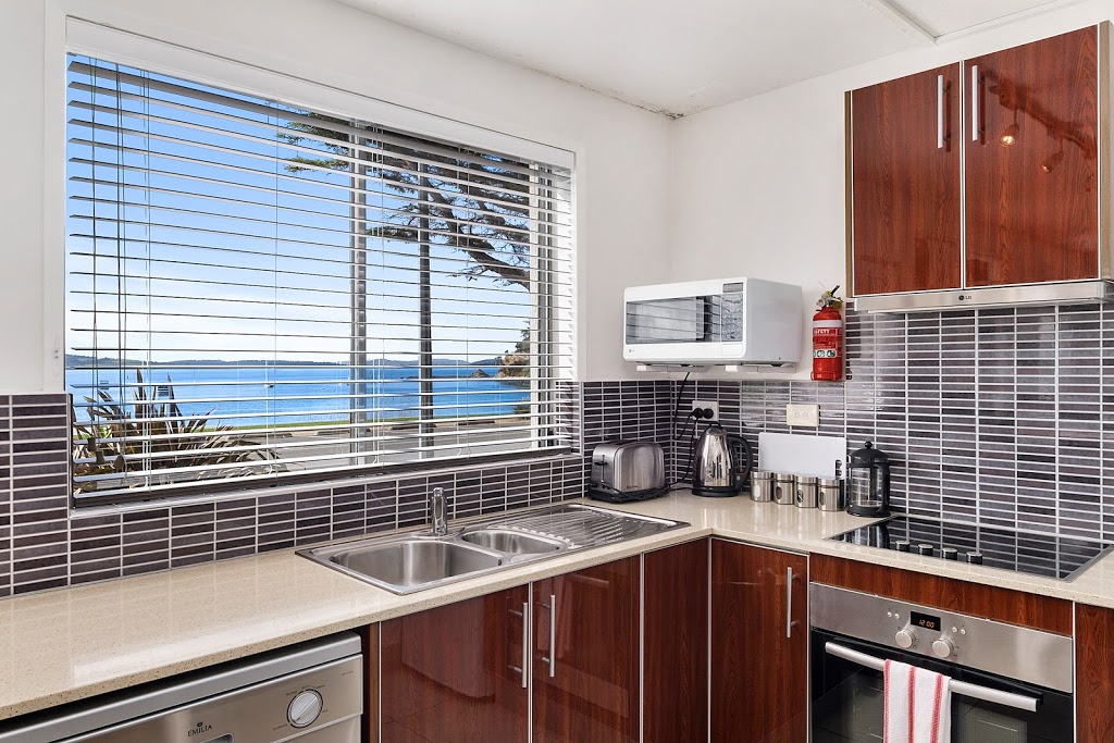 Beachfront Apartment Blackmans Bay | lodging | 金斯顿滩, 70 Ocean Esplanade, Blackmans Bay TAS 7052, Australia | 0433590958 OR +61 433 590 958