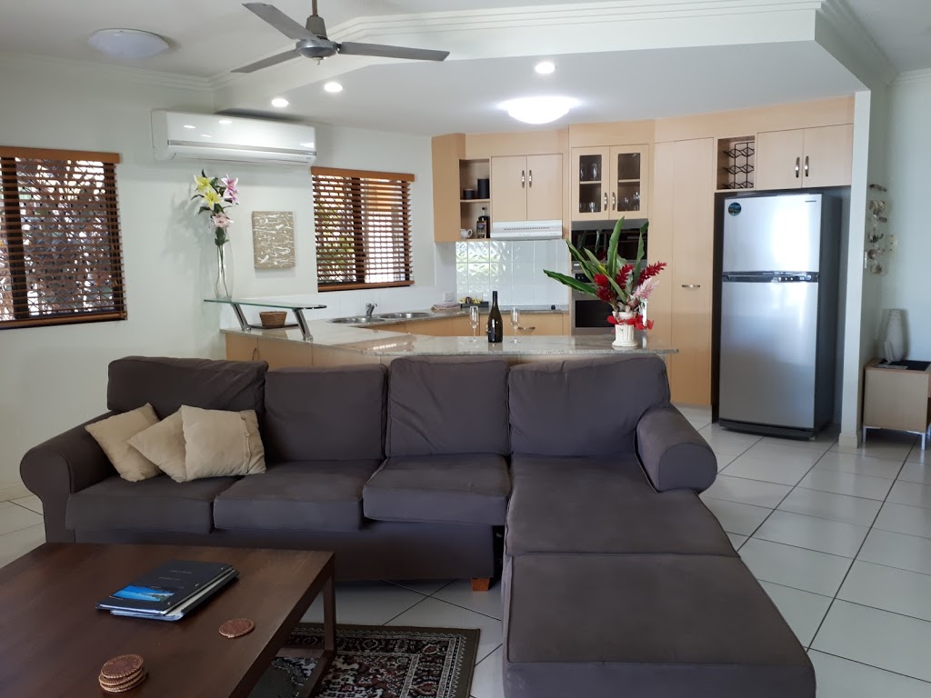 Trinity Beach Holiday Apartments | lodging | 26-30 Moore St, Trinity Beach QLD 4879, Australia | 0740000566 OR +61 7 4000 0566