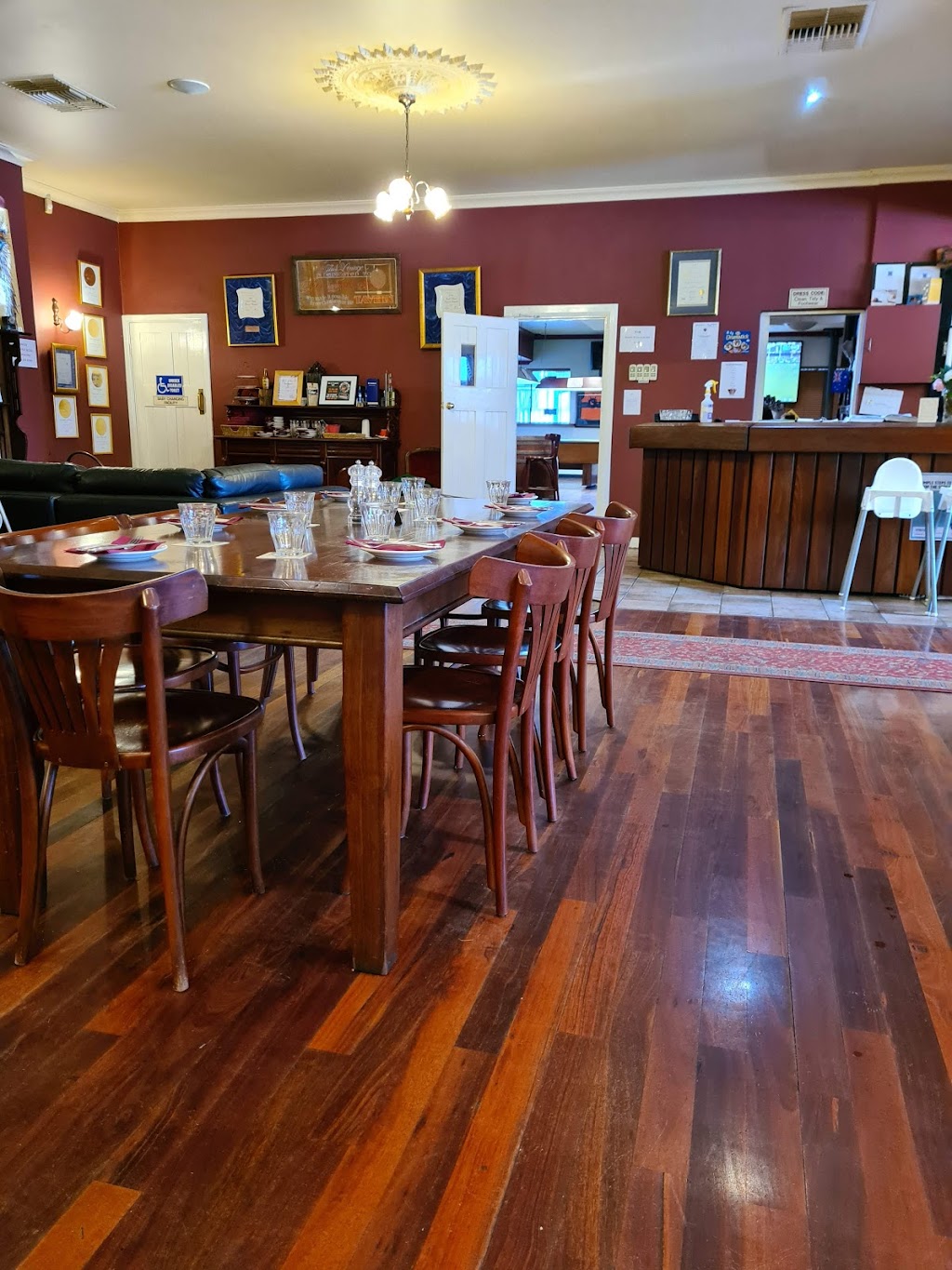 Bull & Bush Tavern | bar | 104 Bridge St, Boyanup WA 6237, Australia | 0897315911 OR +61 8 9731 5911
