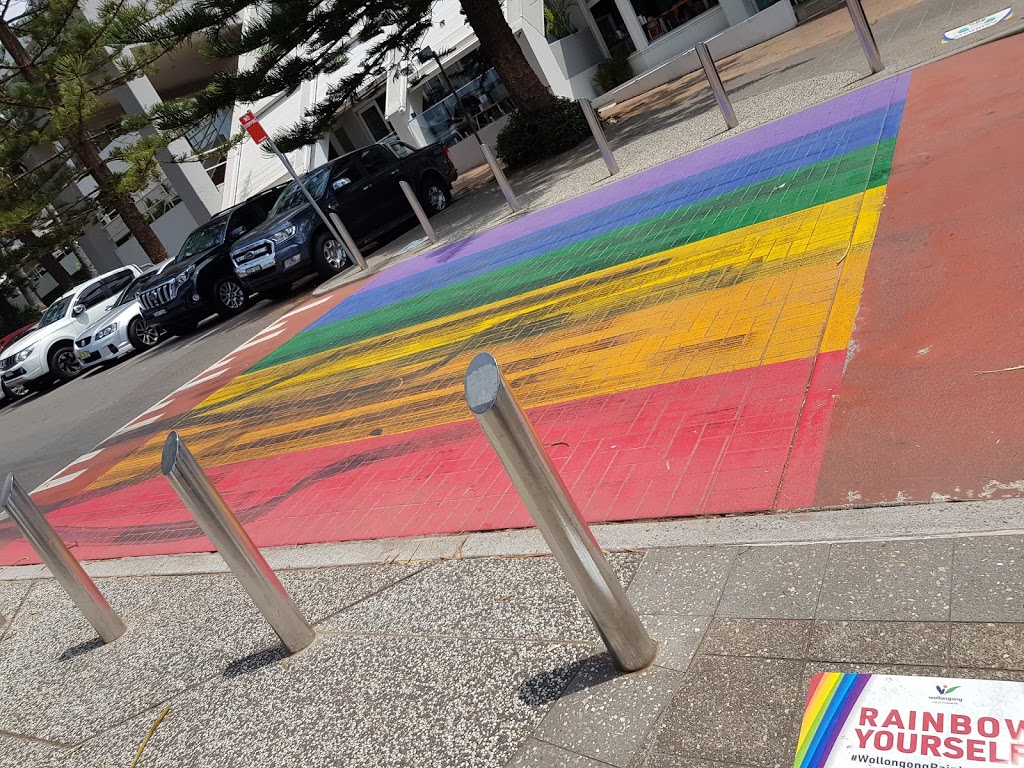 Cliff Road Rainbow Crosswalk | tourist attraction | 66 Cliff Rd, Wollongong NSW 2500, Australia | 0490104958 OR +61 490 104 958