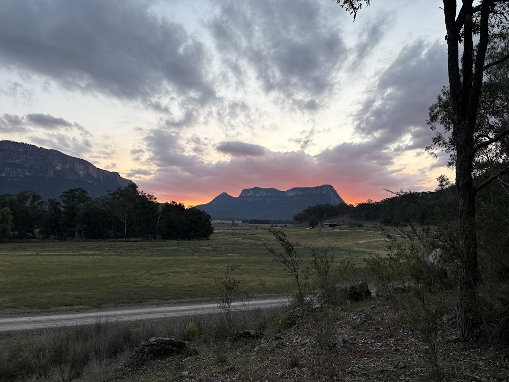 Capertee Mountain View Retreats | 1 Port Macquarie Rd, Bogee NSW 2849, Australia | Phone: 0432 922 653