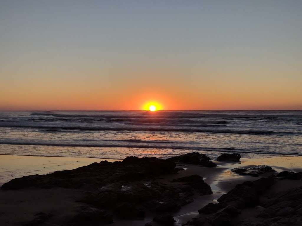 Middle Rock Dog Beach | Lake Cathie NSW 2445, Australia