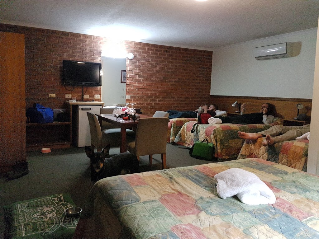 Advance Motel | lodging | 55 Parfitt Rd, Wangaratta VIC 3677, Australia | 0357219100 OR +61 3 5721 9100