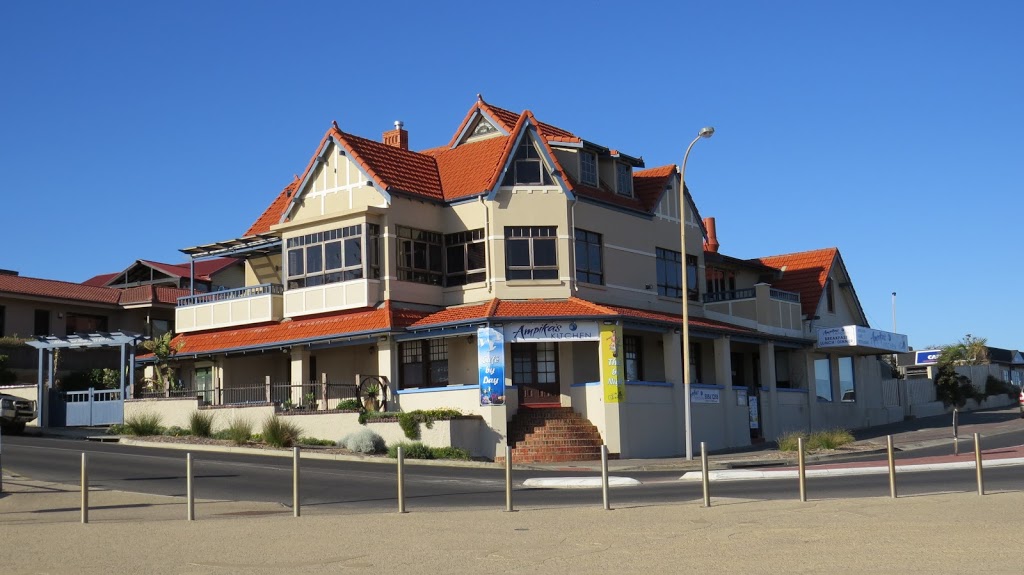 McCloud House | lodging | 1 Saltfleet St, Port Noarlunga South SA 5167, Australia | 0419498177 OR +61 419 498 177