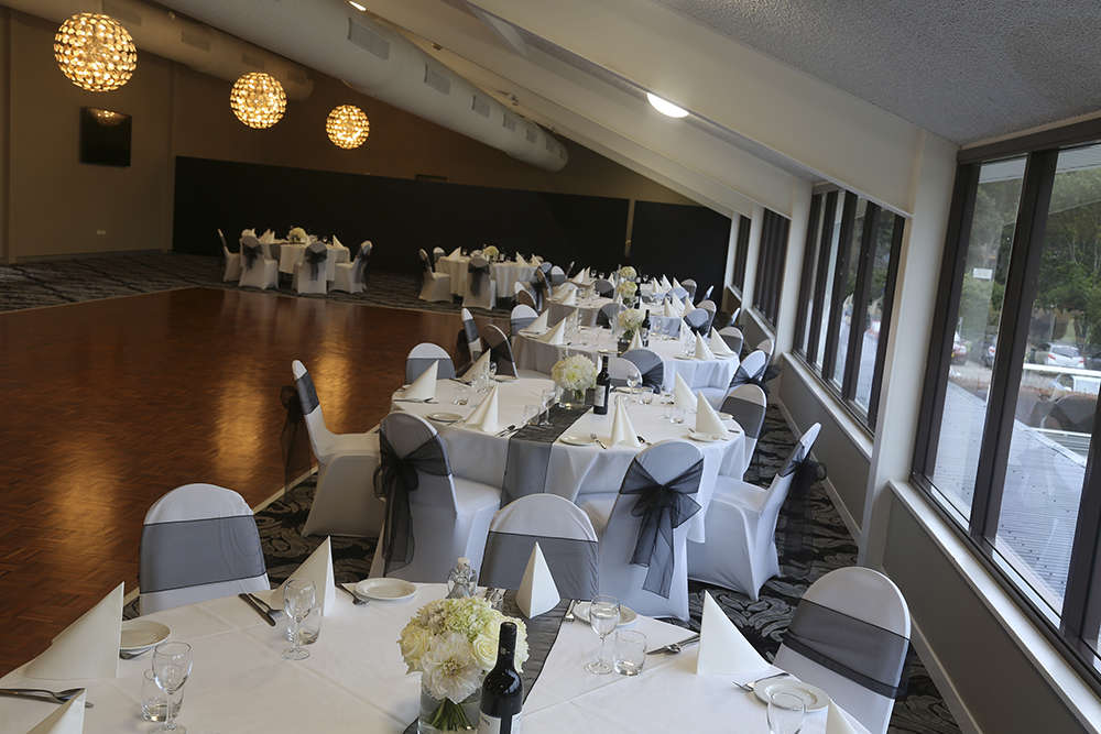 Pennant Hills Bowling Club | restaurant | 52 Yarrara Rd, Pennant Hills NSW 2120, Australia | 0294842433 OR +61 2 9484 2433