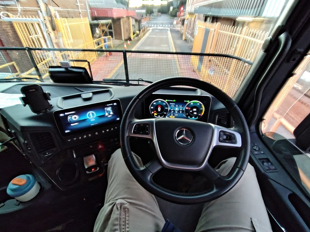 Quang Thanh Cong Truck Driving School | 90 Yarrawa St, Prestons NSW 2170, Australia | Phone: 0412 322 739