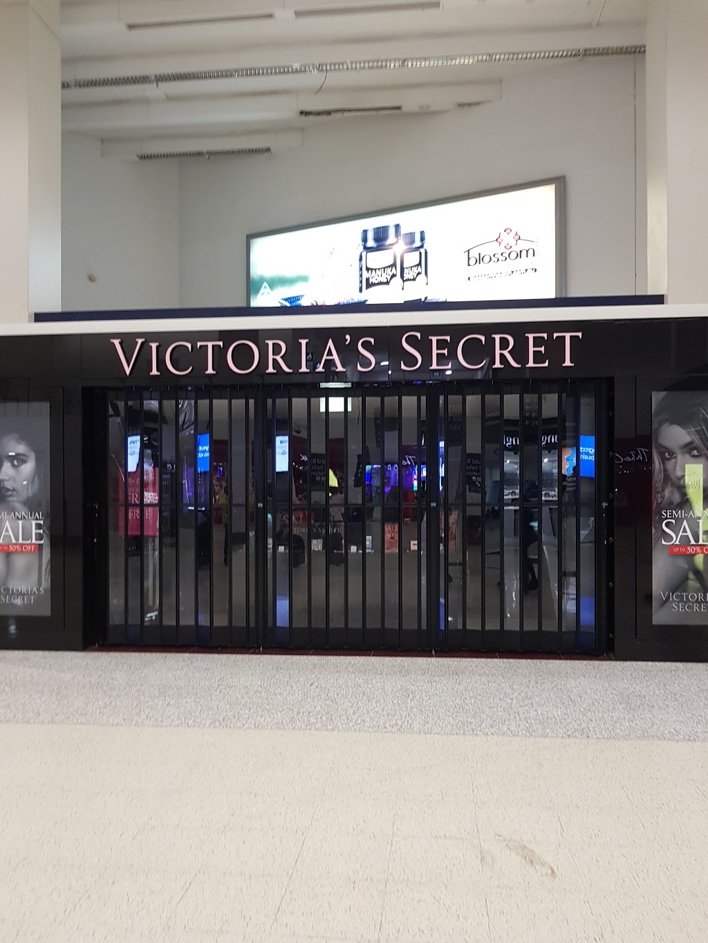 Victorias Secret | clothing store | Melbourne Airport (MEL), Departure Dr, Tullamarine VIC 3045, Australia | 0393303982 OR +61 3 9330 3982