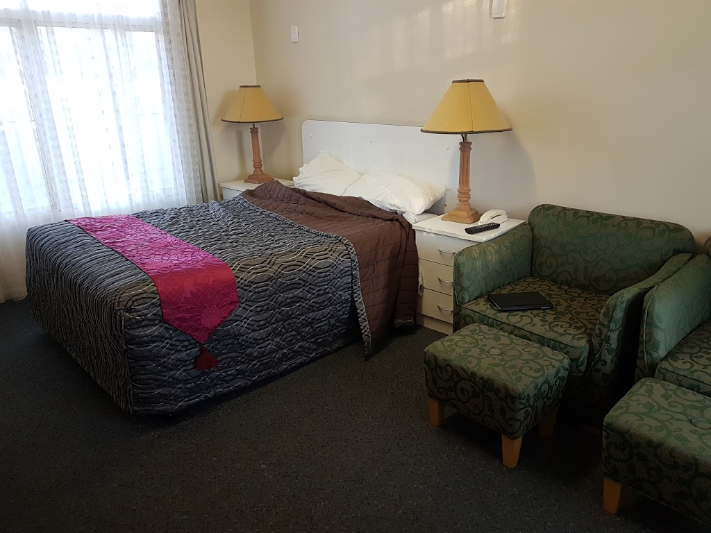 Silver Oaks Motel | 1 Castlereagh St, Gilgandra NSW 2827, Australia | Phone: (02) 6847 0111