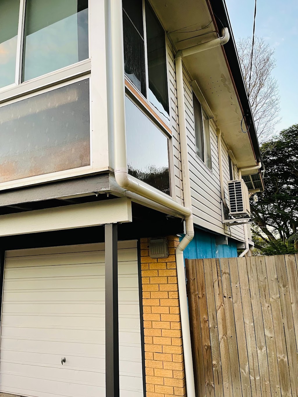 Berserker Gutters |  | 1 Walnut St, Elanora QLD 4221, Australia | 0401000191 OR +61 401 000 191