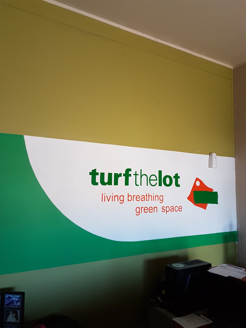 Turf The Lot | Newell Hwy, Dubbo NSW 2830, Australia | Phone: 1300 468 873