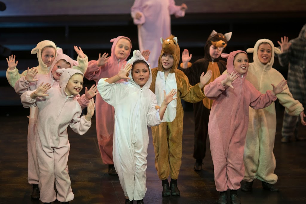 Stage School Australia: Kids Acting & Performing Classes Hoppers | 35 Thomas Carr Dr, Tarneit VIC 3029, Australia | Phone: (03) 8199 8344