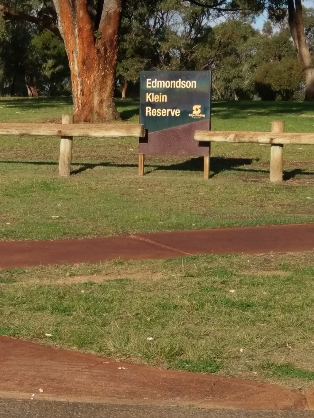 Edmondson Klein Reserve | park | Edmondson Cres & Klein St, Karrinyup WA 6018, Australia | 0892058555 OR +61 8 9205 8555