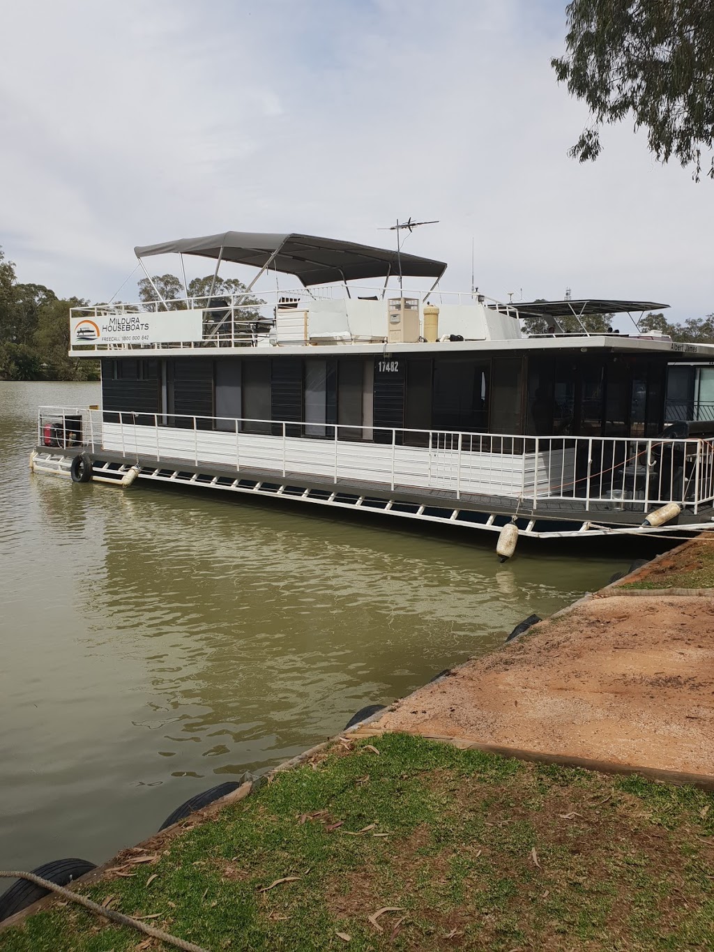 Mildura Houseboats | lodging | 91-125 Etiwanda Ave, Mildura VIC 3502, Australia | 1800800842 OR +61 1800 800 842