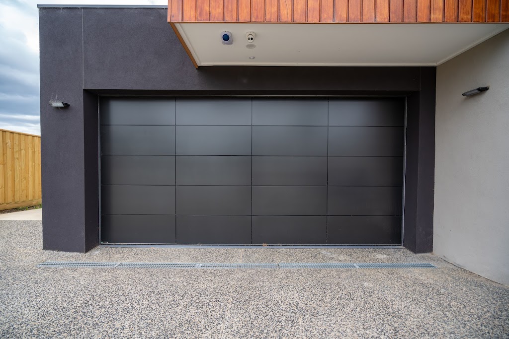 On The Mark Garage Doors | Kyeema Pl, Cambridge TAS 7170, Australia | Phone: 0459 846 551