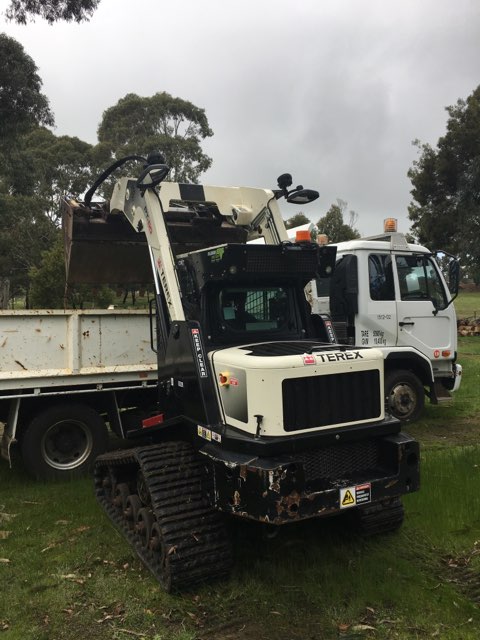 P & J Earthworks Ballarat Excavator Hire | 133 Strickland Parade, Brown Hill VIC 3350, Australia | Phone: 0418 518 270