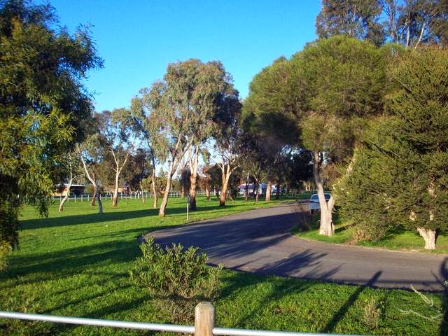 Milang Lakeside Caravan Park | 1 Woodrow Dr, Milang SA 5256, Australia | Phone: (08) 8537 0282