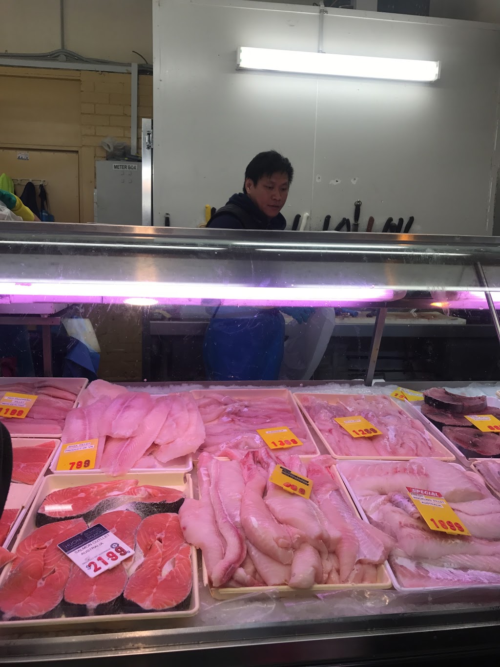 K & H Fish and Seafood | supermarket | 3 St Albans Rd, St Albans VIC 3021, Australia