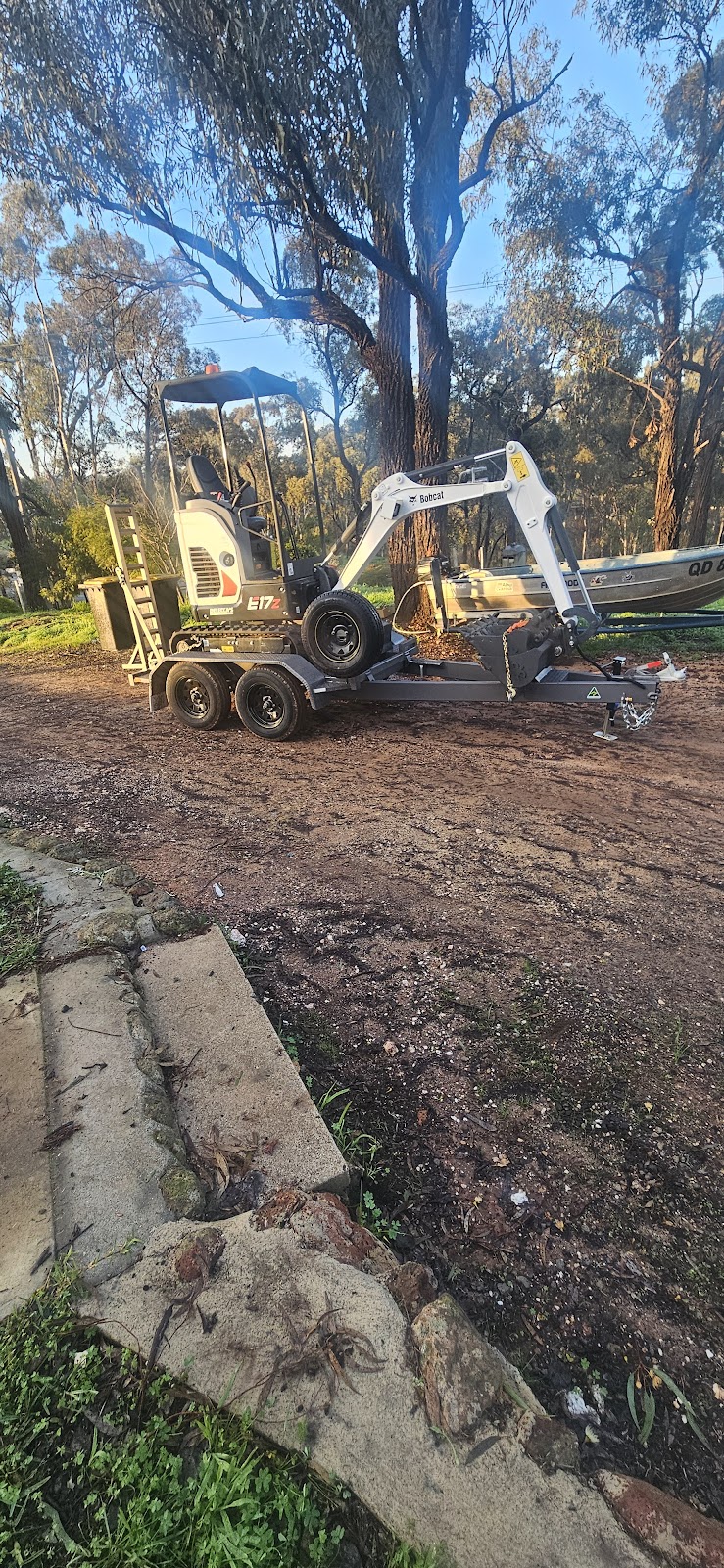 Eaglehawk Mini Excavator Hire | Loddon Valley Hwy, Eaglehawk VIC 3556, Australia | Phone: 0400 258 664