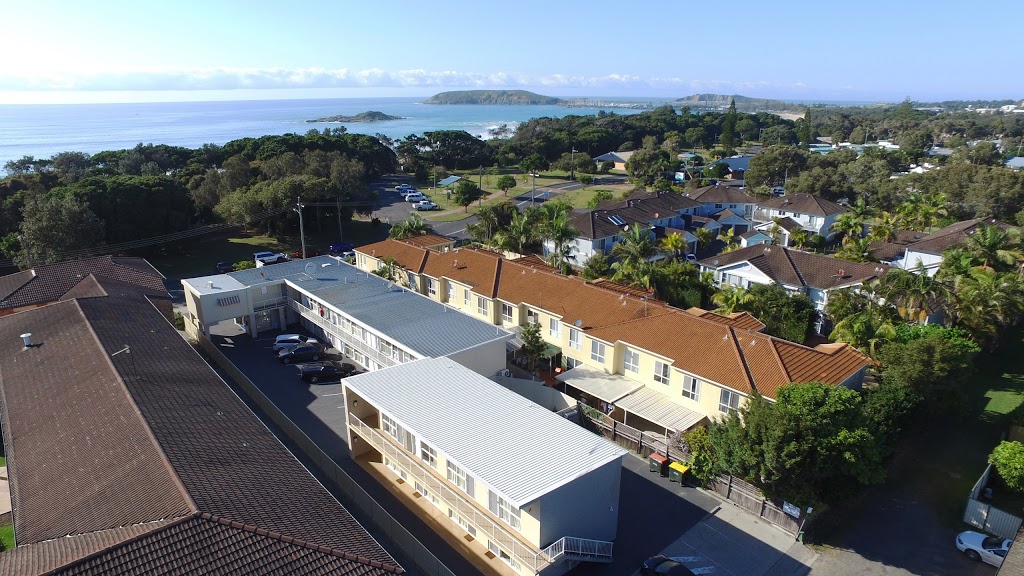 Surf Beach Motel | 25 Ocean Parade, Coffs Harbour NSW 2450, Australia | Phone: (02) 6652 1872