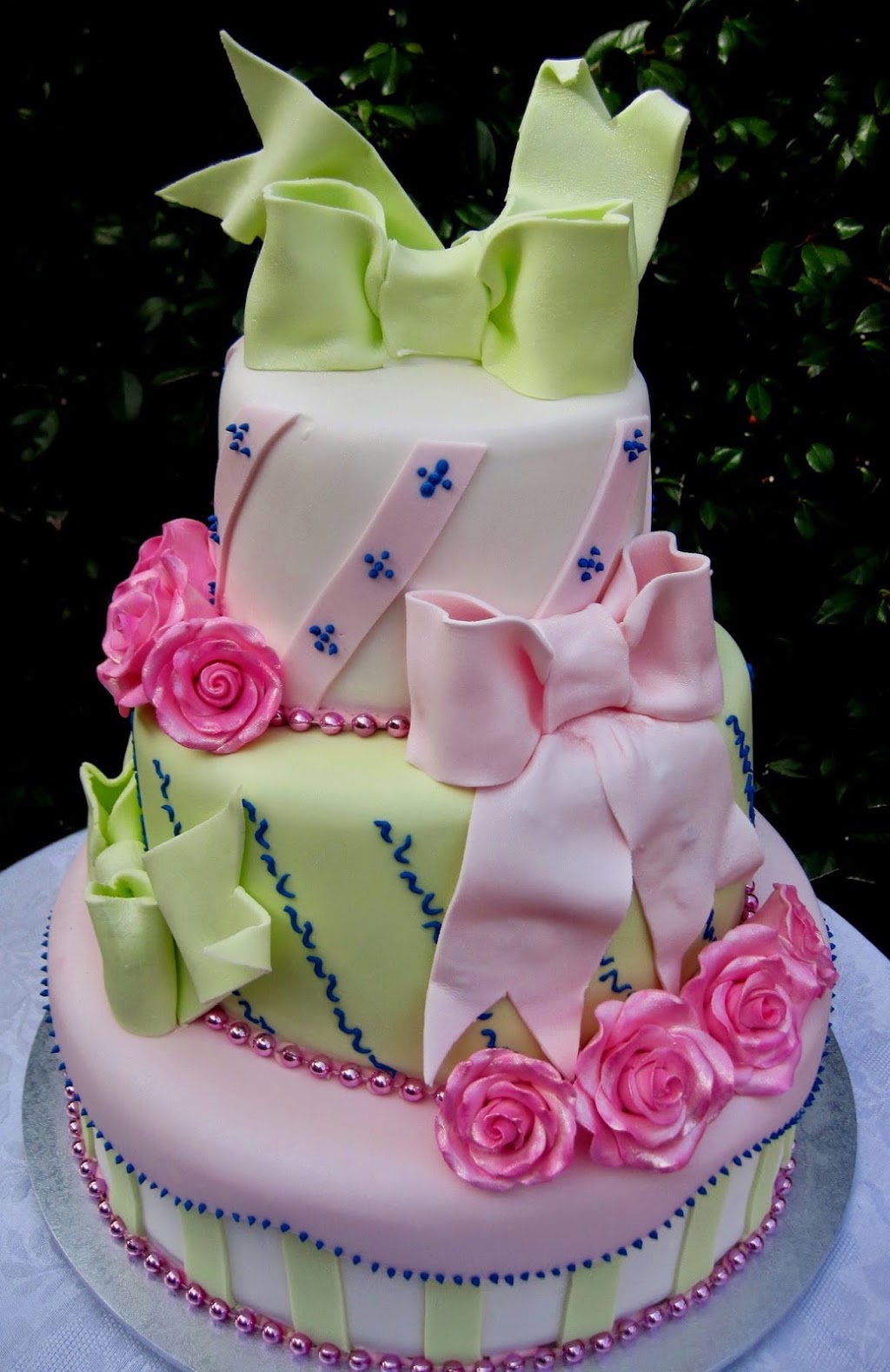 Sues Wedding Cakes & Bridal Accessories | 8 Valley Dr, Tamworth NSW 2340, Australia | Phone: 0439 067 305