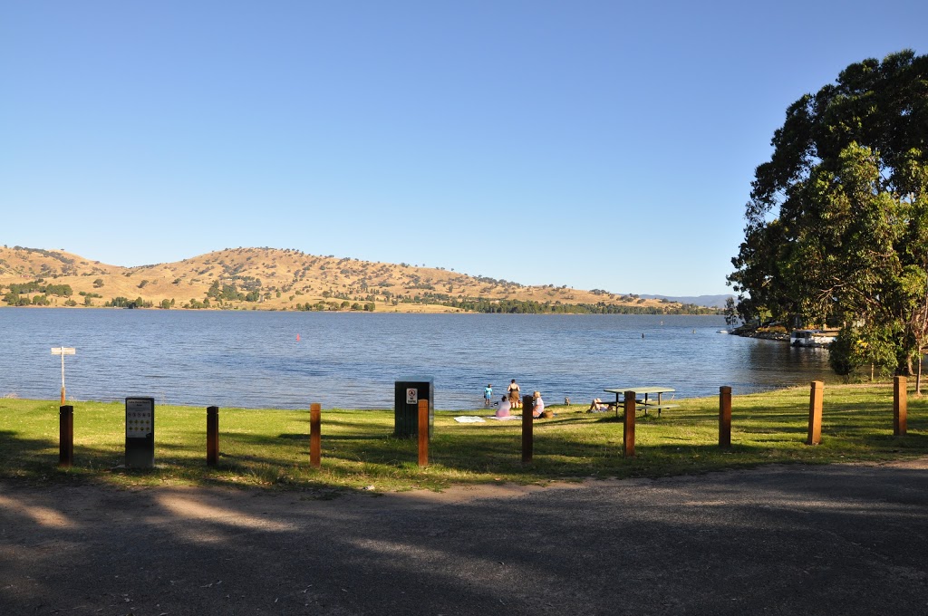 Lake Hume Tourist Park Beach Area | park | 19 Ray Welsh Dr, Lake Hume Village NSW 3691, Australia