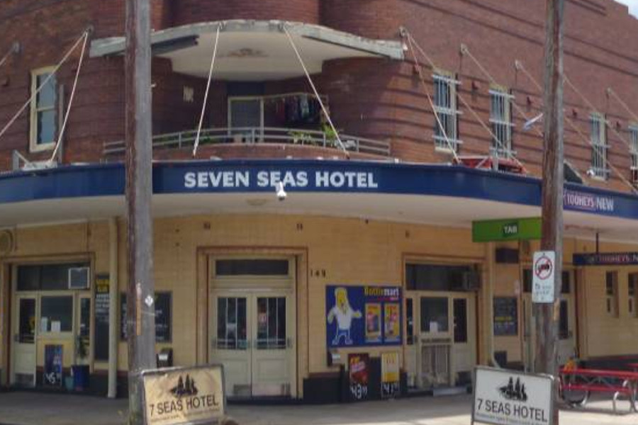 Seven Seas Hotel | meal takeaway | 33 Cowper St N, Carrington NSW 2294, Australia | 0249612467 OR +61 2 4961 2467