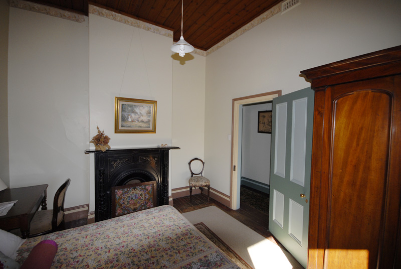 Albion Classic Cottage | 43 Stevens St, Queenscliff VIC 3225, Australia | Phone: 0400 265 877