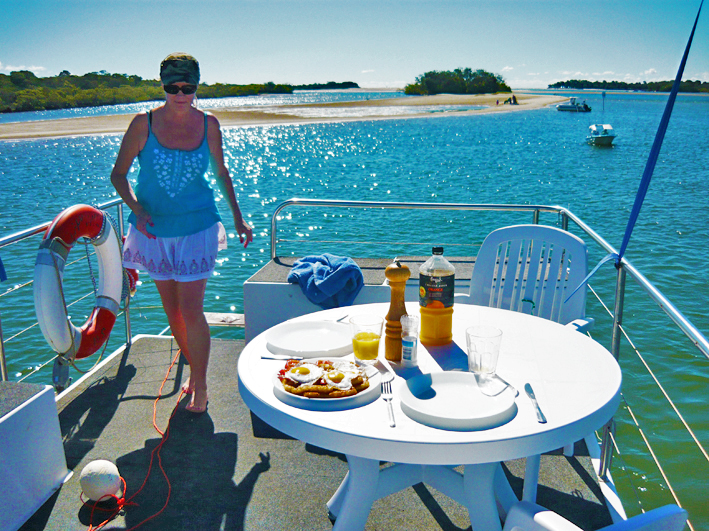 Luxury Afloat Noosa | Diyan St, Tewantin QLD 4565, Australia | Phone: 0488 292 927