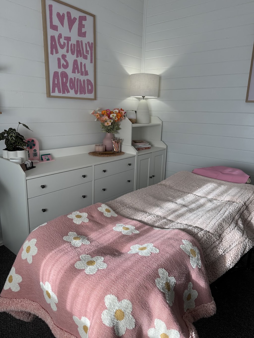 With Love Beauty co | 34 Dumaresq St, Glen Innes NSW 2370, Australia | Phone: 0474 580 125