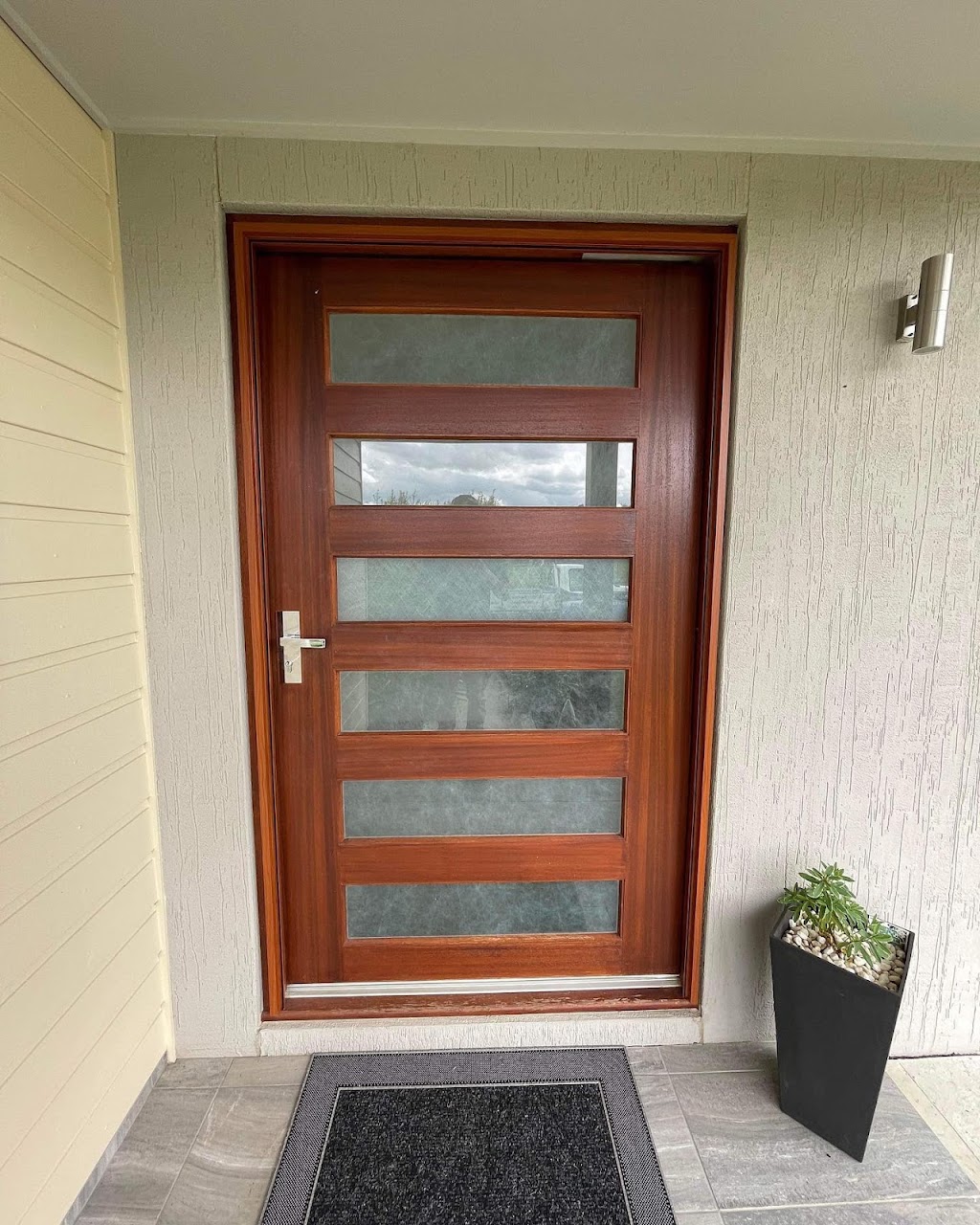 Lockman Doors & Glass | general contractor | 8/10 Wright Pl, Armidale NSW 2350, Australia | 0267721397 OR +61 2 6772 1397