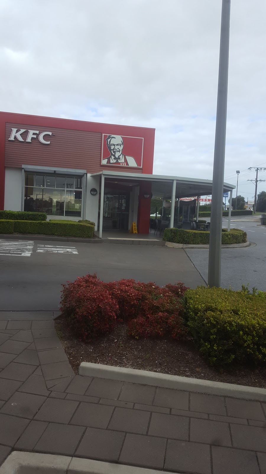 KFC Reynella | meal takeaway | 376 Main S Rd, Reynella SA 5161, Australia | 0883260905 OR +61 8 8326 0905