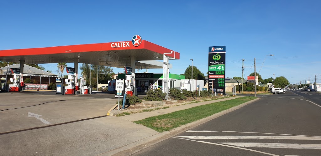 Caltex Woolworths | gas station | 20 Bowen St & Gregory St, Roma QLD 4455, Australia | 0746228370 OR +61 7 4622 8370