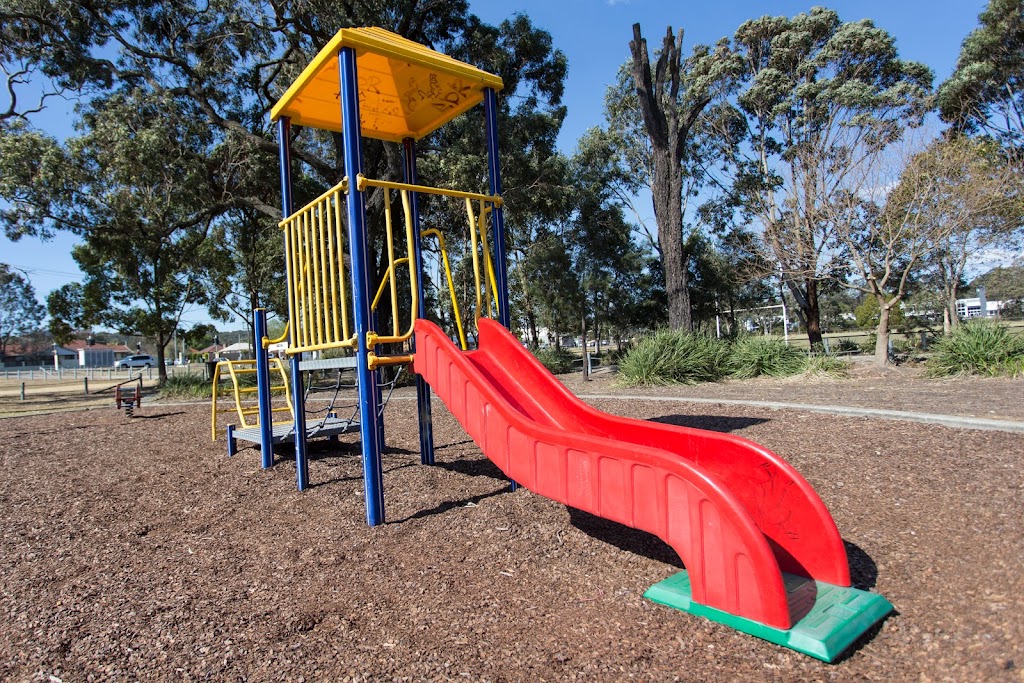 Bill Bower Oval Playground | point of interest | Lake Rd, Glendale NSW 2285, Australia | 0249210333 OR +61 2 4921 0333
