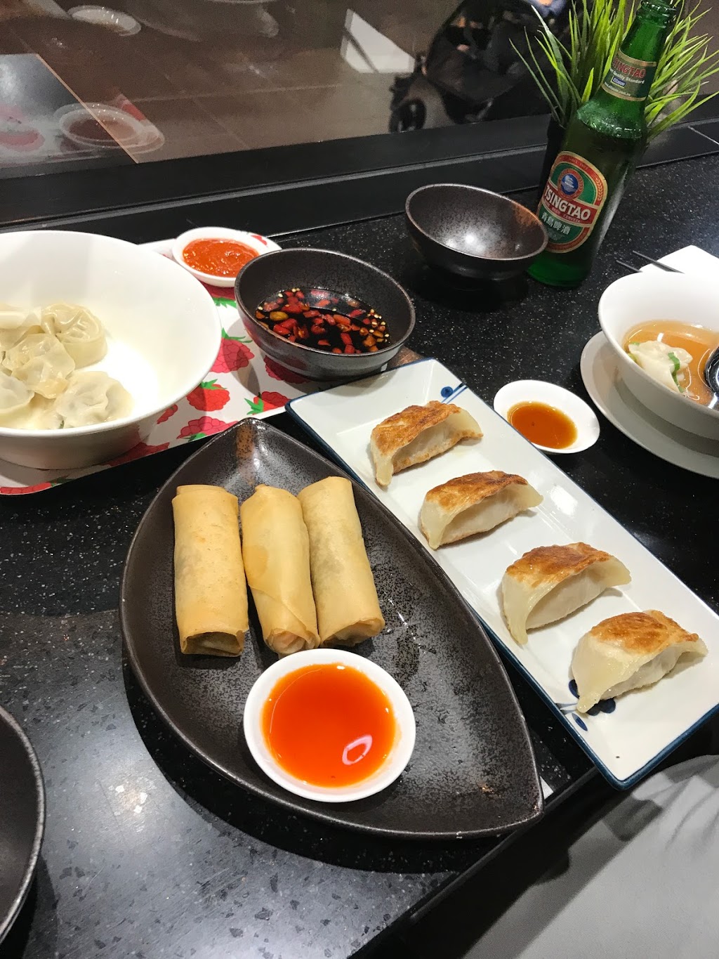 E-Dragon Dumpling Bar | restaurant | 2 Defries Ave, Zetland NSW 2017, Australia | 0296621155 OR +61 2 9662 1155
