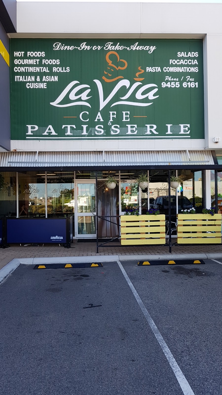 LaVia cafe and patisserie | 190 Bannister Rd, Canning Vale WA 6155, Australia | Phone: 0450 257 556