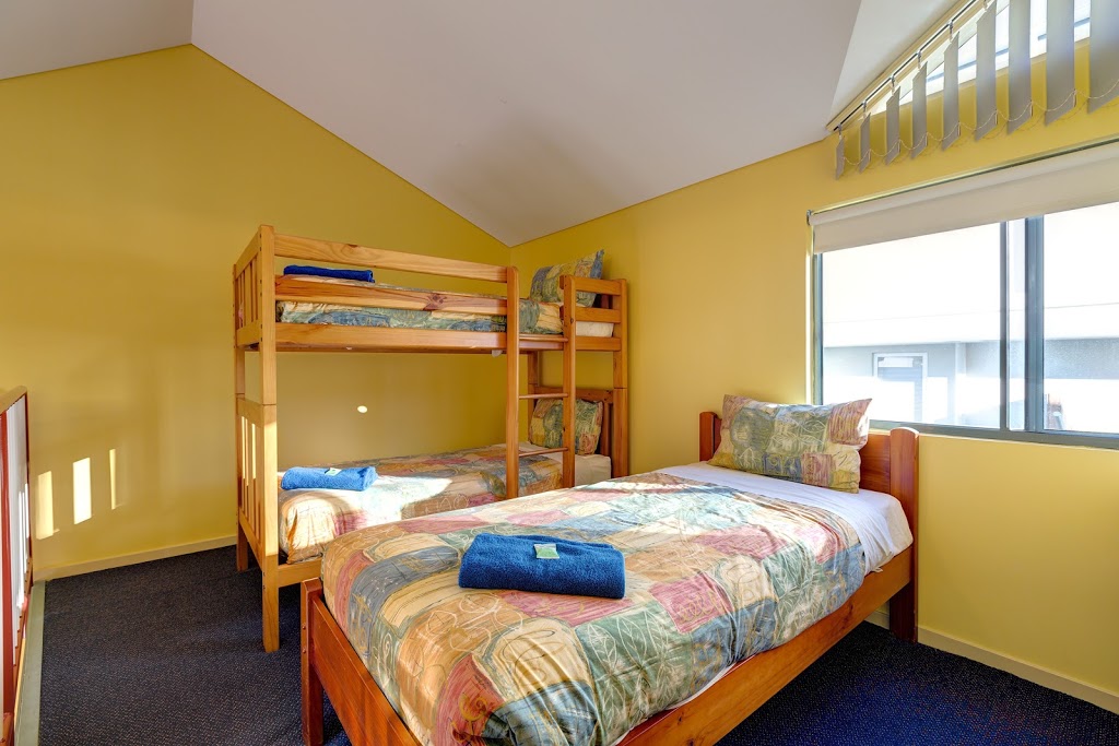 Coastal Motel | lodging | 171 Great Ocean Rd, Apollo Bay VIC 3233, Australia | 0352376681 OR +61 3 5237 6681