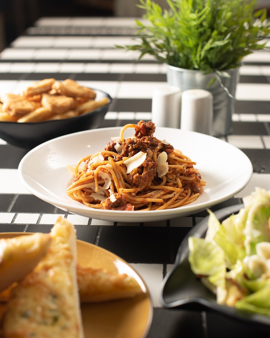 Family Table at St Marys Band Club | 411 Great Western Hwy, St Marys NSW 2760, Australia | Phone: (02) 9623 1211