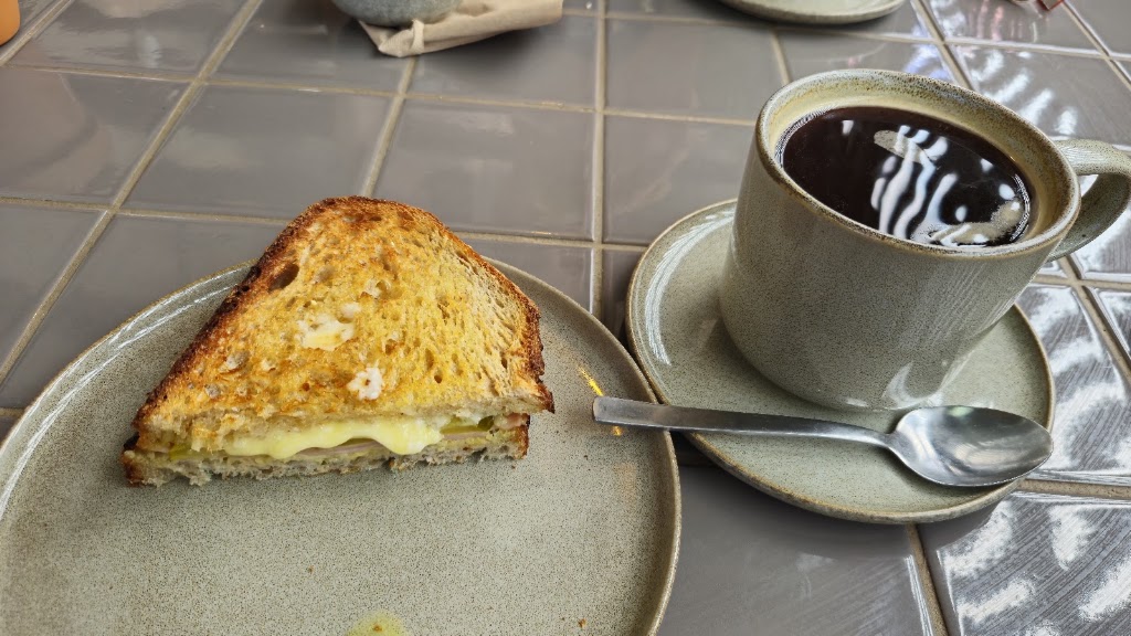 Verandah Cafe and Home | 611 Oxley Ave, Scarborough QLD 4020, Australia | Phone: 0450 788 116