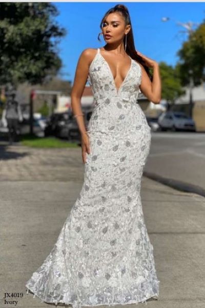 Maggies Bridal | clothing store | Shop 7, Bella Arcade, 33-39 S Gippsland Hwy, Cranbourne VIC 3977, Australia | 0359172031 OR +61 3 5917 2031