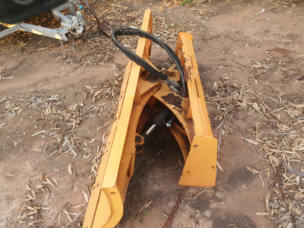 Maccas Bobcat Services | 6 Hume St, Warren NSW 2824, Australia | Phone: 0428 889 657